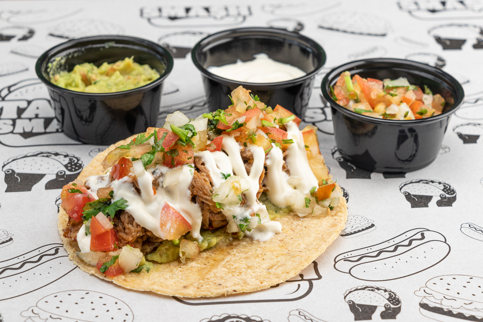 Taco de pollo desmechado